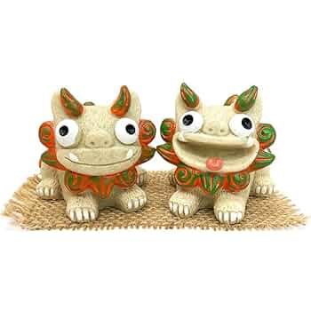 沖縄　シーサー Amazon.co.jp: 沖縄土産 シーサー 置物 ミニ 玄関 ペア ガラス